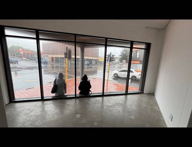 BUSINESS PROPERTY TO RENT IN WOODSTOCK